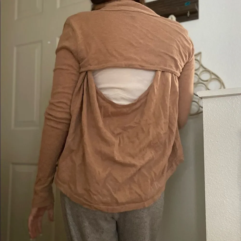 BCBGMAXAZRIA Merino Wool Crop Cardigan cut out back Tan‎ XS